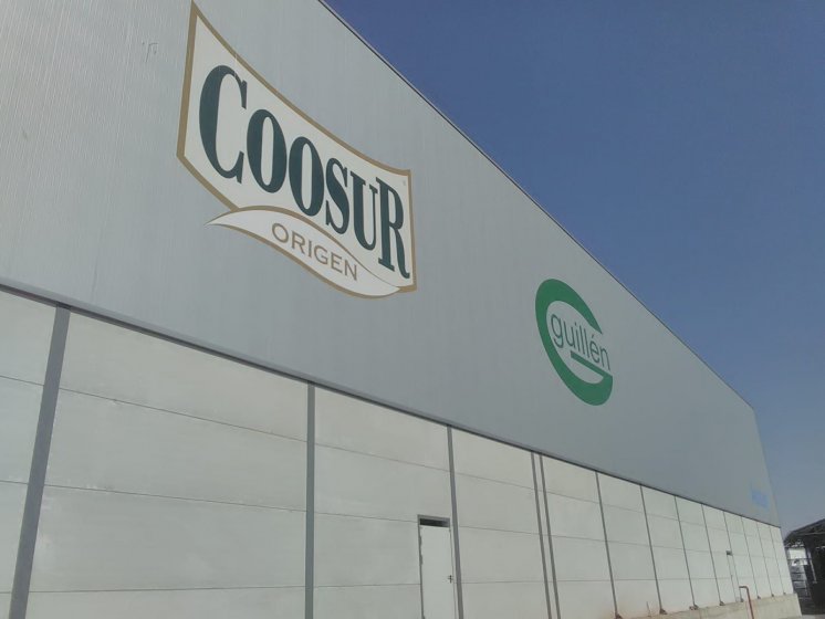 Rotulación de frente fachada en vinilos especiales al exterior. Coosur Aceites La Española en Vilches Jaén
