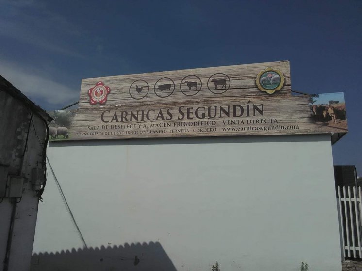 Rotulación de frontal en vinilos laminados. Fábrica de Segundín en Aracena Huelva.