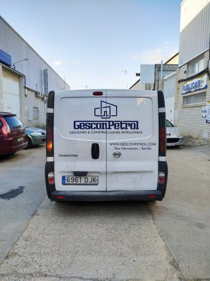 Rotulación de furgoneta en vinilo de corte. Gesconpetrol, en Dos Hermanas Sevilla.