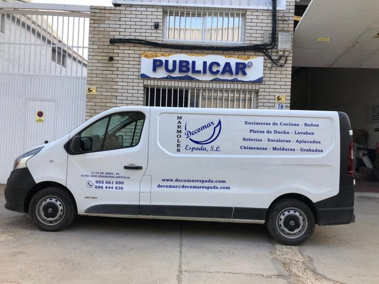 Rotulación de furgoneta en vinilos de corte. Mármoles Espada en Dos Hermanas Sevilla.