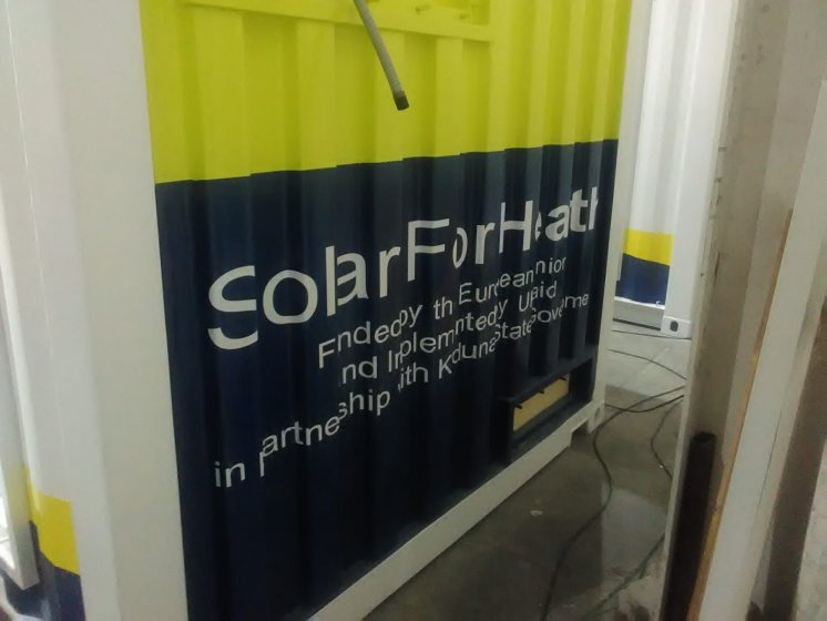 Rotulaci&oacute;n de un lote de 13 contenedores container en vinilo de corte especial para Kaduna Solar. Fabricados por Proinsener Sevilla.