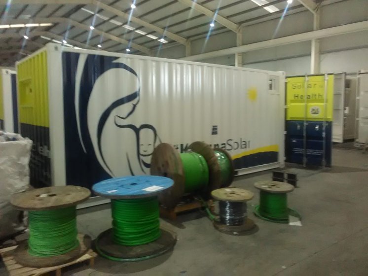 Rotulaci&oacute;n de un lote de 13 contenedores container en vinilo de corte especial para Kaduna Solar. Fabricados por Proinsener Sevilla.