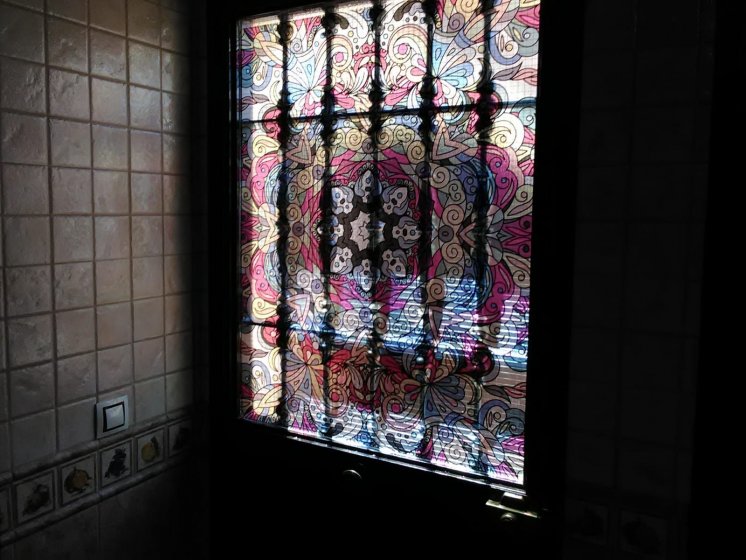 Rotulación en vinilo incoloro de vidriera. Puertas y ventanas de particular en Dos Hermanas Sevilla.