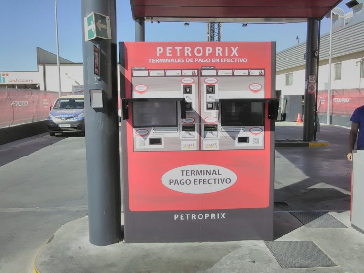 Rotulaci&oacute;n en vinilo personalizado de Surtidores de gasolina para Petroprix en Sevilla, Granada, Almer&iacute;a, M&aacute;laga, C&aacute;diz y C&oacute;rdoba