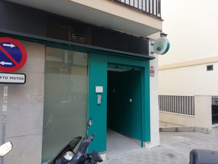 R&oacute;tulo banderola redonda a doble cara. Pilatecnic Sevilla.