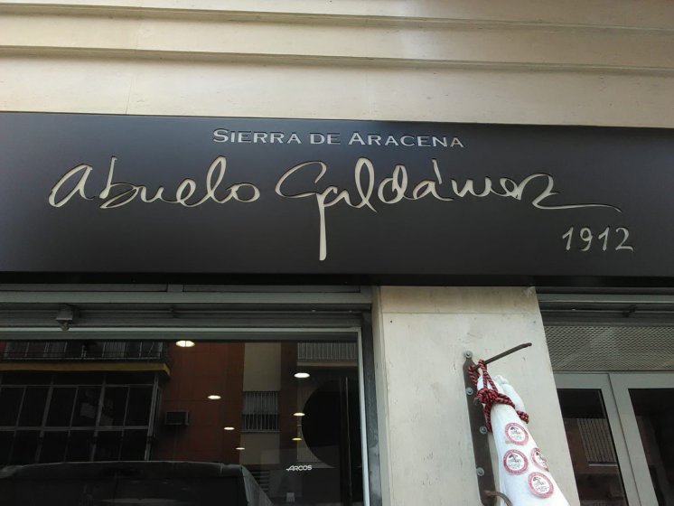 R&oacute;tulo caja con frente fresado y calado e iluminado con led, para El Abuelo Galdamez en Sevilla