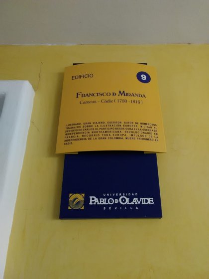 R&oacute;tulo cartel homologado para la Universidad Pablo de Olavide Sevilla.