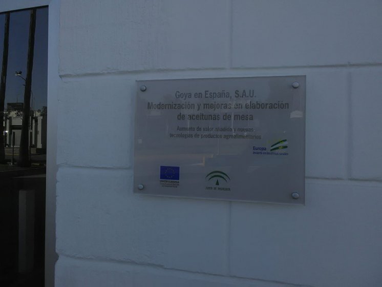 Rótulo Cartel placa rotulado con vinilo, para Goya en España Sevilla.
