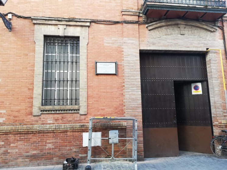 R&oacute;tulo cartel se&ntilde;alizador rotulado con vinilo sobre soporte homologado por Junta de Andaluc&iacute;a. Memoria Hist&oacute;rica de Sevilla.