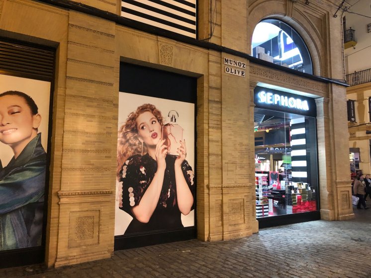 R&oacute;tulo luminoso cartel letras corp&oacute;reas. Sephora Sevilla. Trabajos realizados para Servishop Manlogist SL