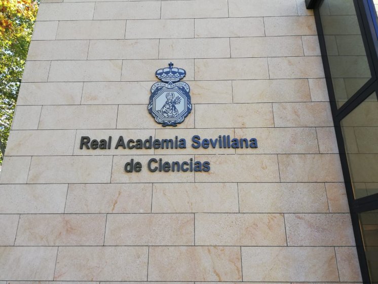 R&oacute;tulo en pvc recortado y lacado. Real Academia de la Ciencia. FIUS Fundaci&oacute;n de Investigaci&oacute;n de la Universidad de Sevilla.