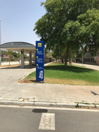 R&oacute;tulo T&oacute;tem de se&ntilde;alizaci&oacute;n para la Universidad Pablo de Olavide en Sevilla.