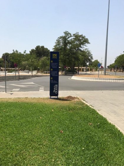 R&oacute;tulo T&oacute;tem de se&ntilde;alizaci&oacute;n para la Universidad Pablo de Olavide en Sevilla.
