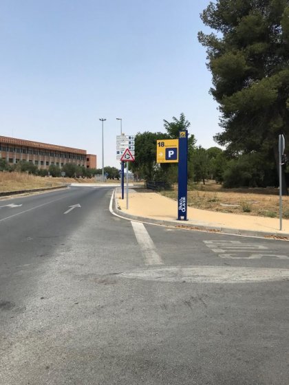 R&oacute;tulo T&oacute;tem de se&ntilde;alizaci&oacute;n para la Universidad Pablo de Olavide en Sevilla.