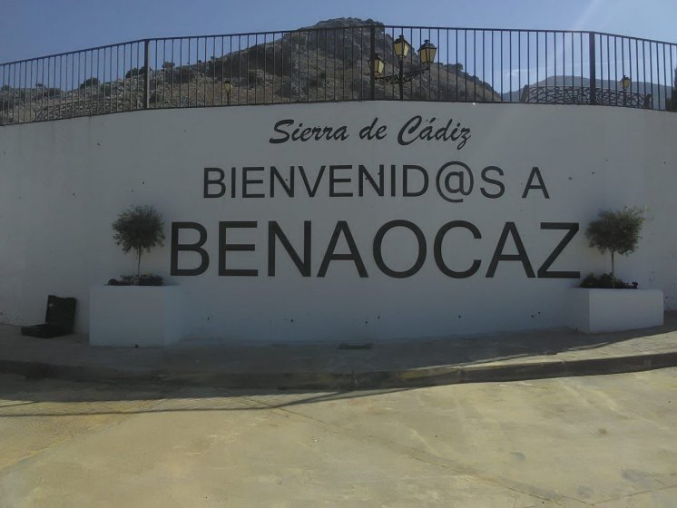 Rótulos en Letras en acero cortén recortadas y corpóreas cajeadas. Ayuntamiento de Benaocaz en Cádiz.