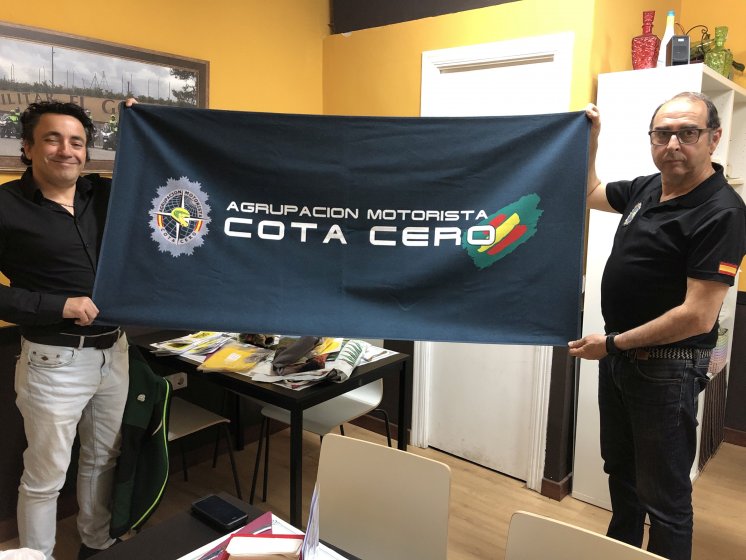 Toalla con grabaci&oacute;n personalizada por sublimaci&oacute;n, para la Agrupaci&oacute;n Motorista Cota Cero Sevilla.