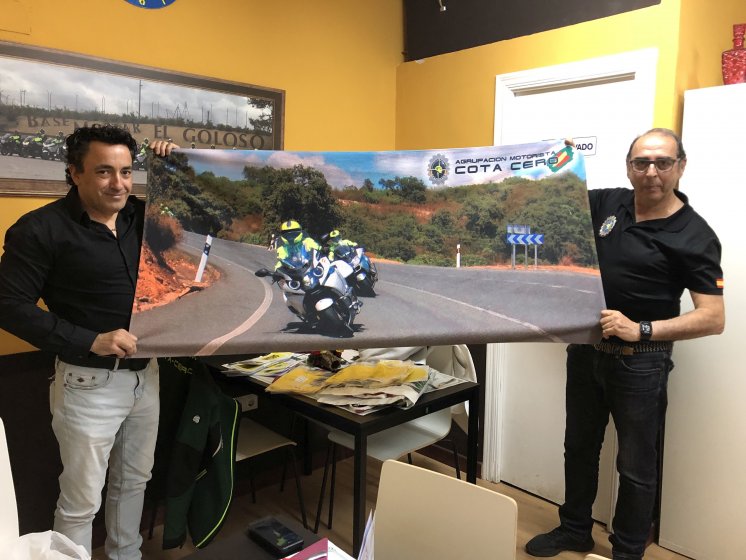 Toalla con grabaci&oacute;n personalizada por sublimaci&oacute;n, para la Agrupaci&oacute;n Motorista Cota Cero Sevilla.