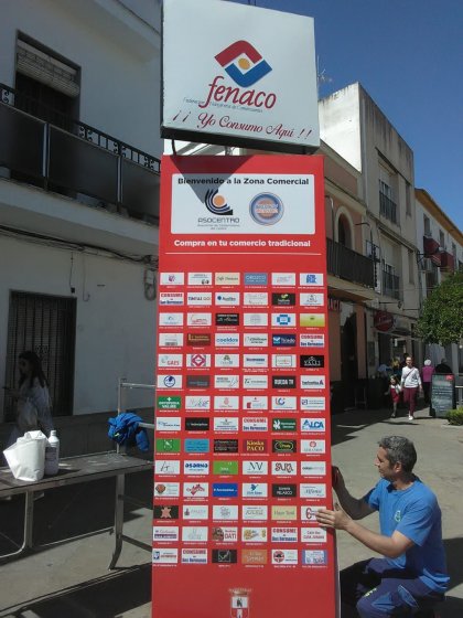 Totem rotulado con vinilo laminado  Fenaco ( Federaci&oacute;n Nazarena de Comerciantes de Dos Hermanas ) Sevilla