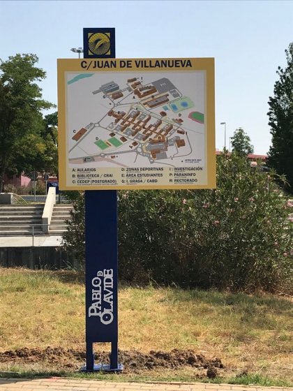 Universidad Pablo de Olavide Sevilla. Se&ntilde;alizaci&oacute;n y mobiliario informativo.