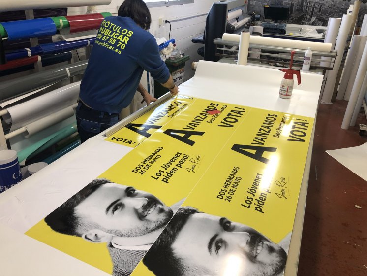 Vinilos para cartelería de campañas Política municipal. En Dos Hermanas Sevilla