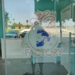 Rotualción de cristales en barbería Entre Núcleos Dos Hermanas Sevilla.