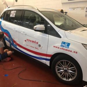 Rotulación de coche con vinilos de corte y microperforado homologado para cristales. Efamoa en Sevilla.