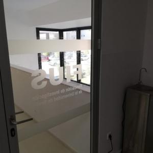 Rotulación de cristales con vinilos imitación ácido plata. Real Academia de la Ciencia. FIUS Fundación de Investigación de la Universidad de Sevilla.