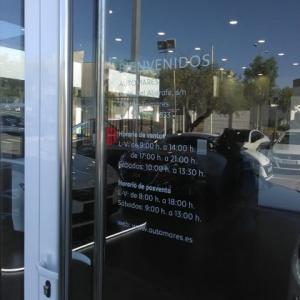 Rotulación de cristales con vinilos. Peugeot Automares Sevilla
