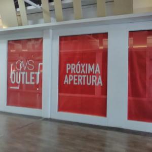 Rotulación de cristales en Sevilla Factory Dos Hermanas.
