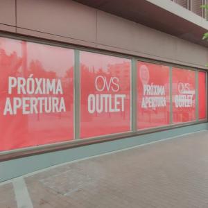 Rotulación de cristales en Sevilla Factory Dos Hermanas.