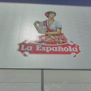 Rotulación de frente fachada en vinilos especiales al exterior. Coosur Aceites La Española en Vilches Jaén