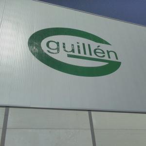 Rotulación de frente fachada en vinilos especiales al exterior. Coosur Aceites La Española en Vilches Jaén