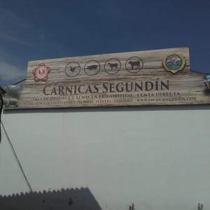 Rotulación de frontal en vinilos laminados. Fábrica de Segundín en Aracena Huelva.