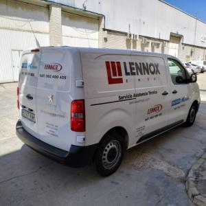 Rotulación de furgoneta en vinilo de corte. Lennox Sevilla.