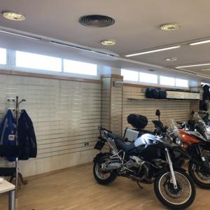 Rotulación de láminas solares efecto espejo, con reducción de rayos solares del 78%. BMW Todomoto Sevilla 