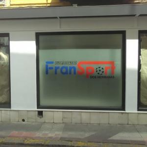 Rotulación de lunas y escaparates en vinilo de ácido y de corte. Fran Sport en Dos Hermanas Sevilla.