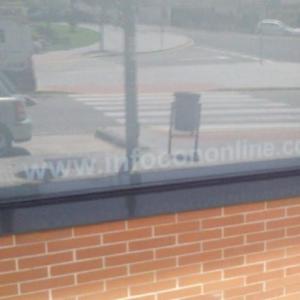 Rotulación de vinilo ácido plata para Infocón Sevilla.