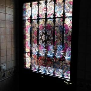 Rotulación en vinilo incoloro de vidriera. Puertas y ventanas de particular en Dos Hermanas Sevilla.