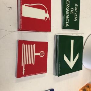 Rótulo Cartel homologado con tintas fotoluminiscentes Sevilla.