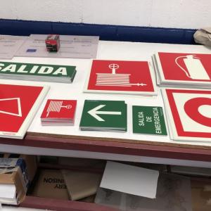 Rótulo Cartel homologado con tintas fotoluminiscentes Sevilla.