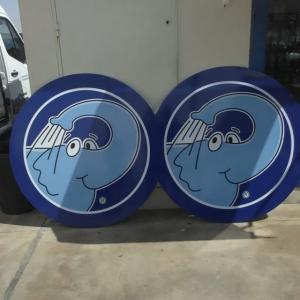 Rótulo Cartel rotulado con vinilo, para El Elefante Azul en Dos Hermanas Sevilla.