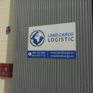 Rótulo Cartel rotulado con vinilo, para Land Cargo en Sevilla.