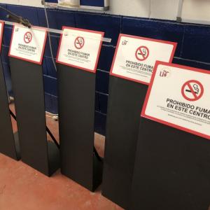 Rótulo Cartel de señalización en acero plegado. Rectorado de la Universidad de Sevilla.