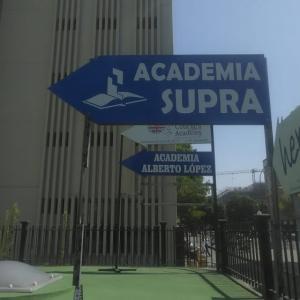Rótulo Cartel de señalización en aluminio rotulado con vinilos para exterior. Sevilla.