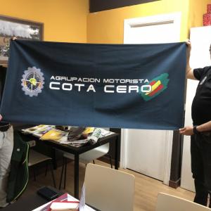 Toalla con grabaci&oacute;n personalizada por sublimaci&oacute;n, para la Agrupaci&oacute;n Motorista Cota Cero Sevilla.