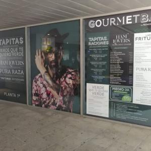 Vinilos para cristales Gourmetbar Sevilla. Montado para agencia de Publicidad.
