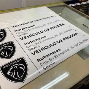 Adhesivos para la rotulación de los coches de prueba de Peugeot Automares en Sevilla.