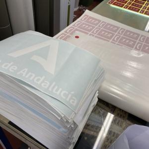Adhesivos en vinilo de corte para la Rotulación de más de 1.000 coches de la JUnata de Andalucía.