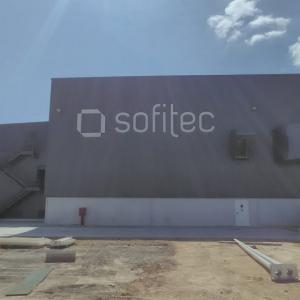 Letras corpóreas en aluminio lacado para Sofitec Sevilla.