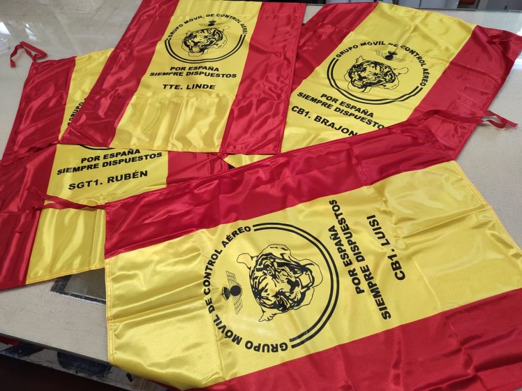 Banderas mochila en serigraf&iacute;a y personalizadas en transfer. Grupo M&oacute;vil de Control A&eacute;reo ( Grumoca ) Sevilla.
